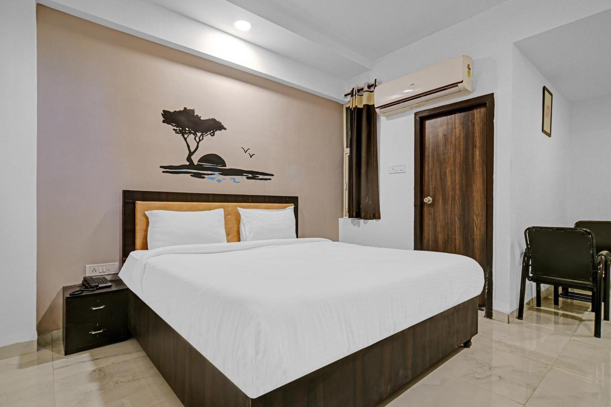 Hotel Collection O The Eternity Near Lig Sqaure Indore Exterior foto