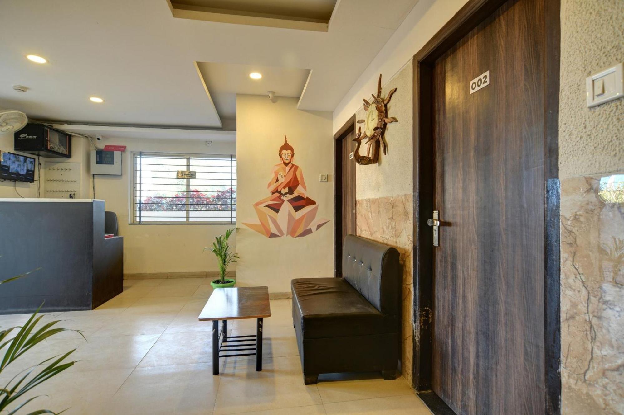 Hotel Collection O The Eternity Near Lig Sqaure Indore Exterior foto