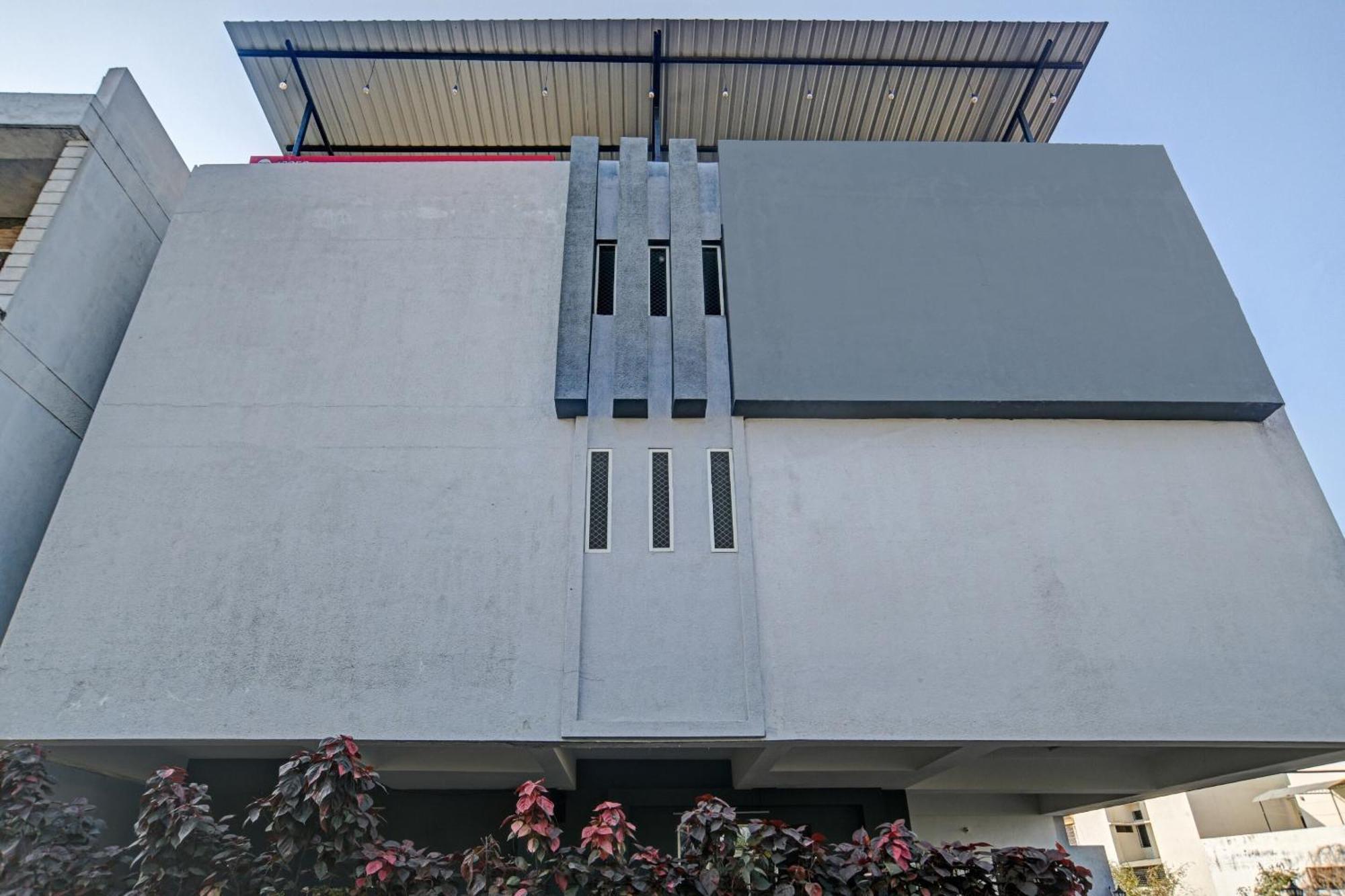 Hotel Collection O The Eternity Near Lig Sqaure Indore Exterior foto